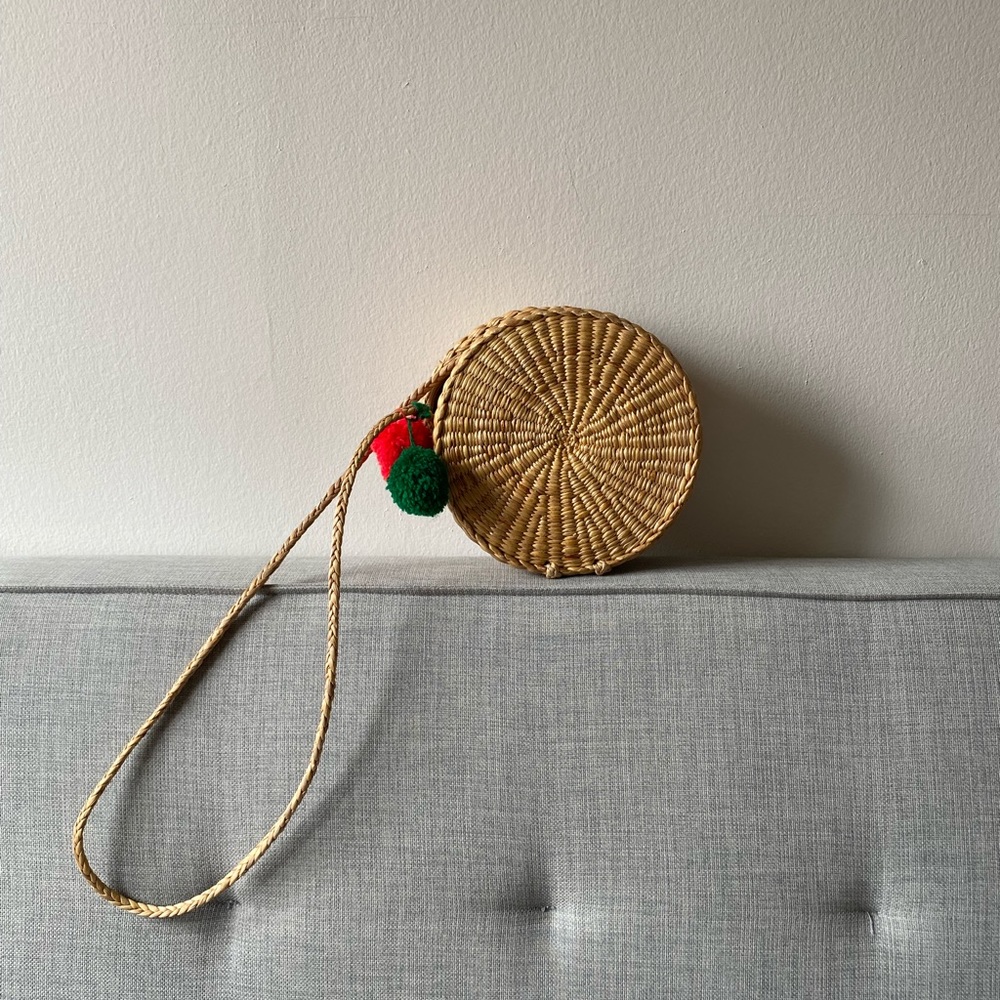 Straw crossbody round bag